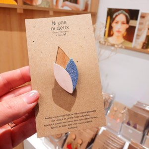 Broche en bois et cuir tulipe sirène