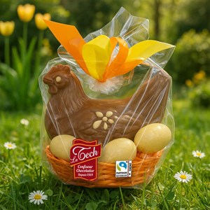 Poule et ses oeufs de pâques en chocolat