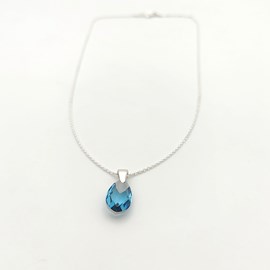 Collier cristal facetté bleu clair