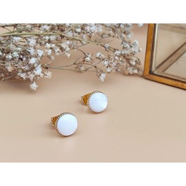 Clous d'oreille dentelés dorés et nacre