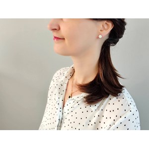 Clous d'oreille dentelés dorés et nacre