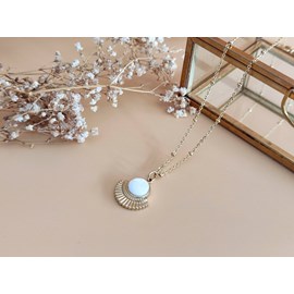 Collier  acier doré et nacre blanche