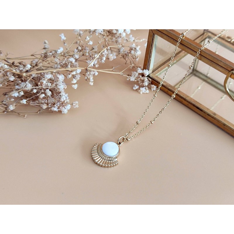 Collier acier doré et nacre blanche