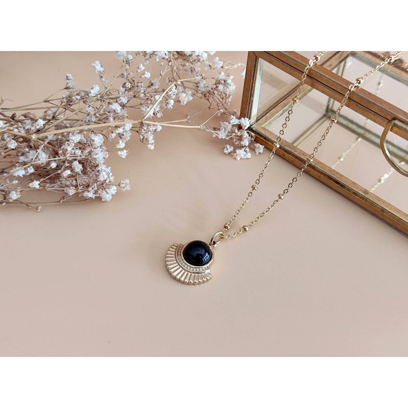 Collier acier doré et agate noire