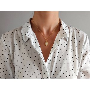 Collier  ovale doré et quartz rose