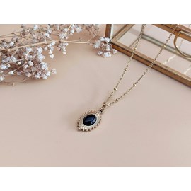 Collier  ovale doré et agate noire
