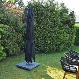 Parasol déporté noir 3x3 m celestia