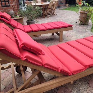 Matelas rouge pour bain de soleil