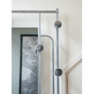 Jan, le porte manteaux en aluminium n°48