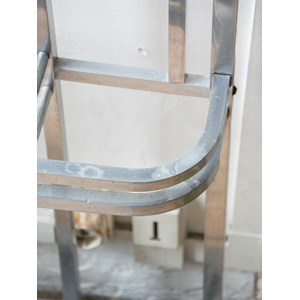 Jan, le porte manteaux en aluminium n°48