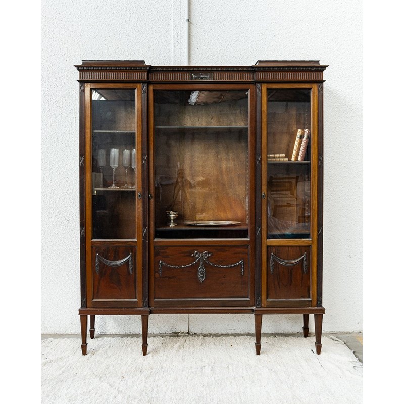 Victoria, la vitrine en bois n°24