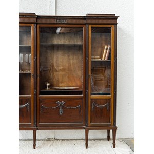 Victoria, la vitrine en bois n°24