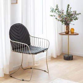 Chaise en tissu et métal