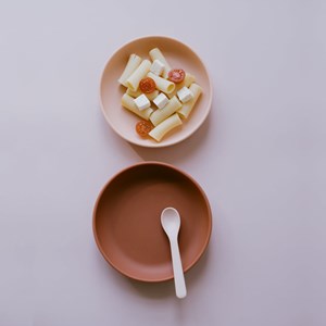 Lot d'assiettes ventouse & couverts rose