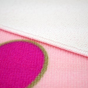 Serviette de plage enfant rose - cœurs