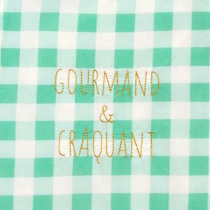 Bavoir élastiqué gourmand et craquant