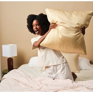 Taie d'oreiller soie vichy camel 65x65