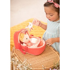 Poupée lena et son couffin