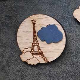Broche bleu paris sous les nuages
