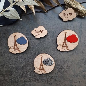 Broche bleu paris sous les nuages