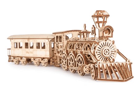 Maquette de locomotive en bois