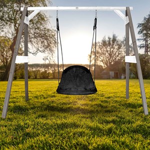 Portique en bois marron avec balançoire