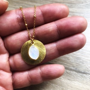 Collier ally pierre de lune blanche or