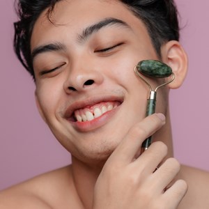 Rouleau de massage visage en jade vert