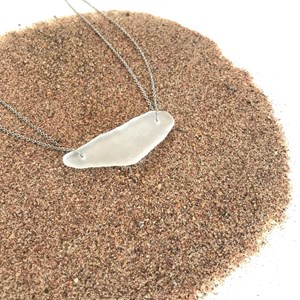 Collier récif blanc en verre de mer