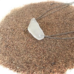 Collier récif blanc en verre de mer