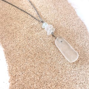 Collier presqu'île en verre de mer blanc