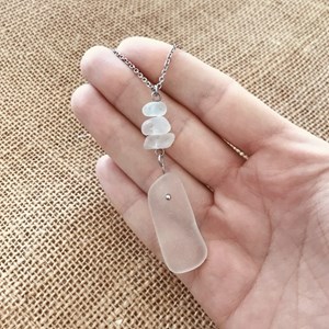 Collier presqu'île en verre de mer blanc