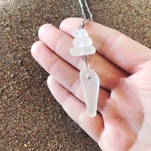 Collier presqu'île en verre de mer blanc