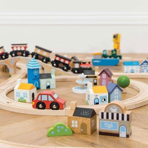 Circuit de train en bois - avec gare