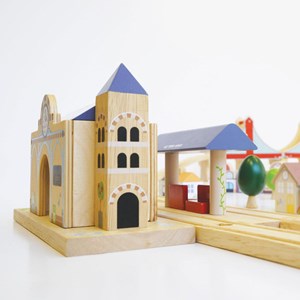 Circuit de train en bois - avec gare