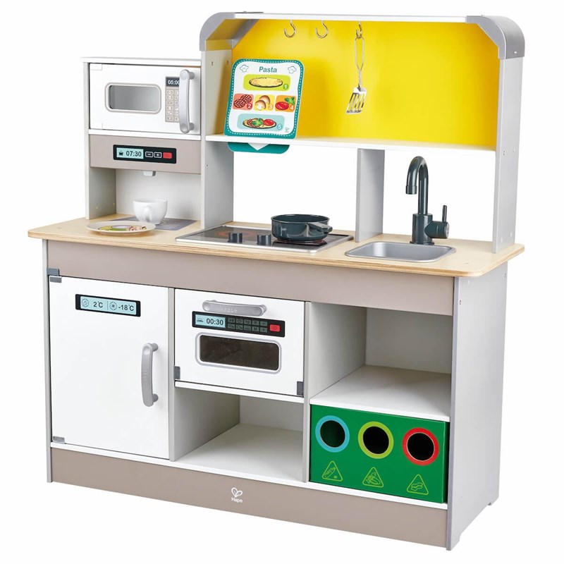 Cuisine interactive et bacs à recyclage