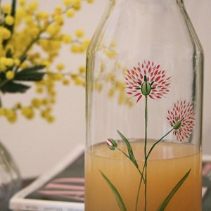 Carafe en verre peint 1l - bleuet rouge