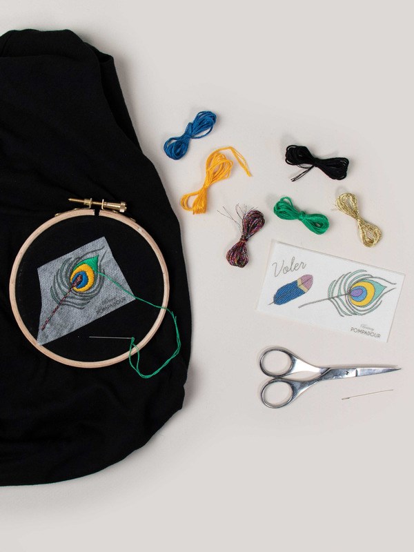 Britney Pompadour - Kit easy broderie - plumes - voler