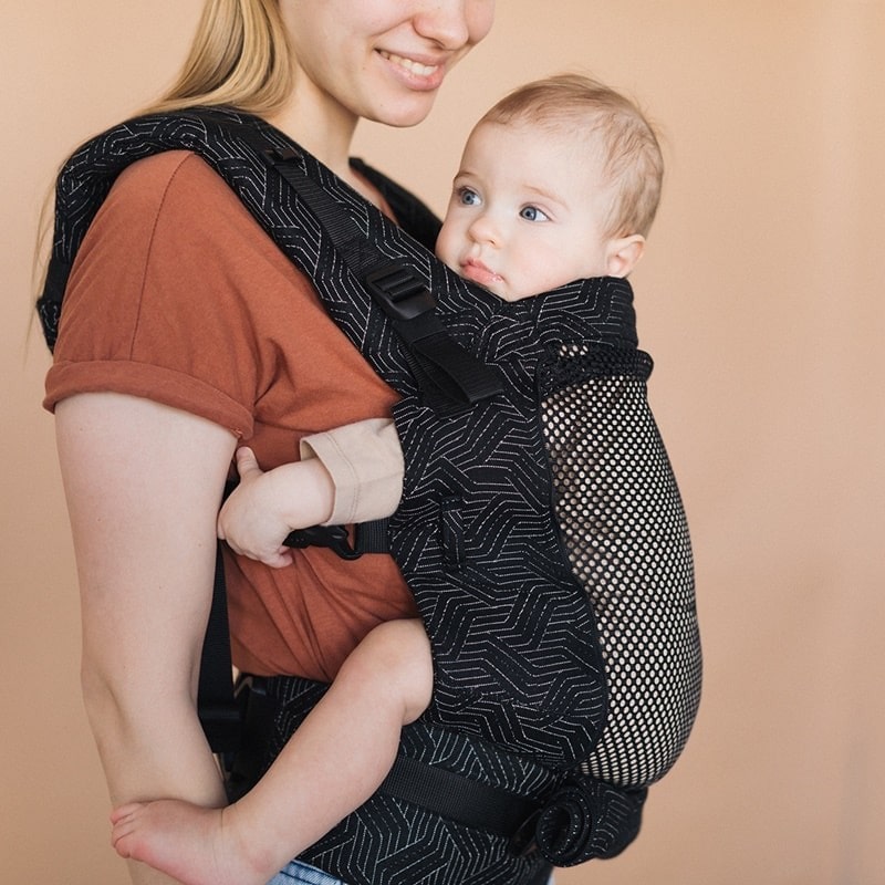 Conseil de portage : porter bébé en saison froide - Ergobaby
