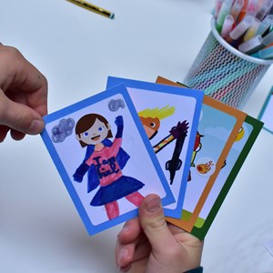 Jeu de cartes a créer heroines et heros
