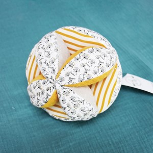 Balle de préhension pollen l'abeille bi