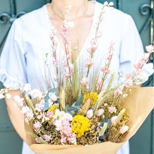 Bouquet de fleurs séchées delphinium