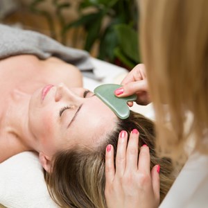 Gua sha visage et corps en jade vert