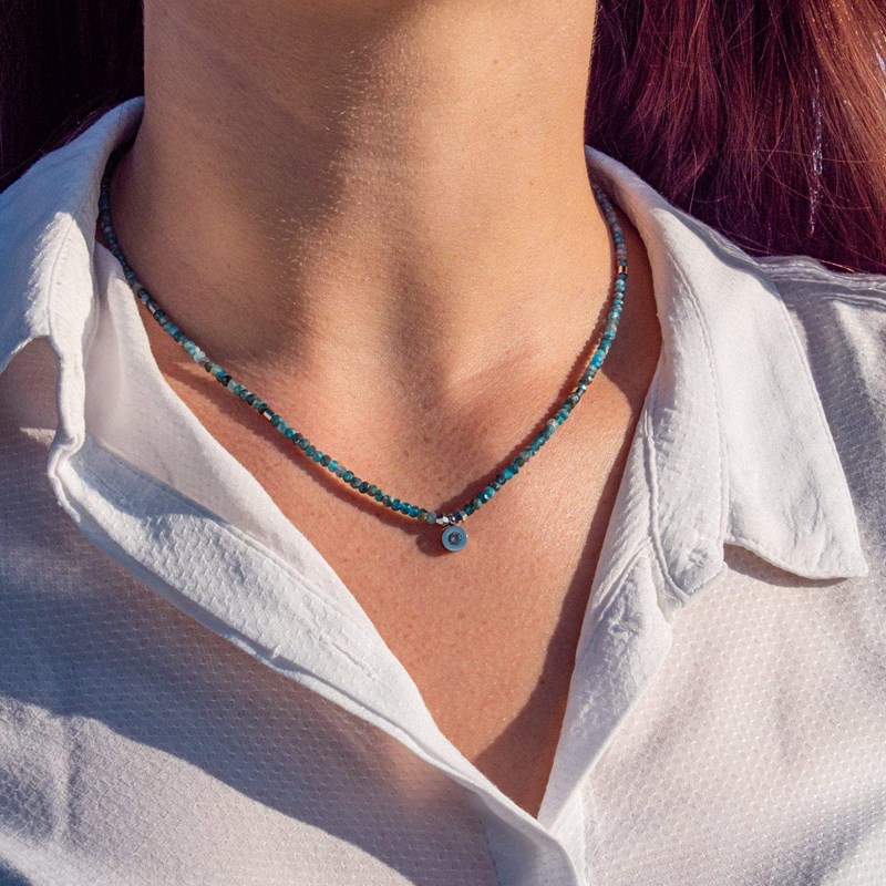 Collier lumia en pierres d’apatite