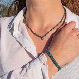 Collier lumia en pierres d’apatite