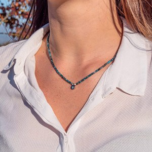 Collier lumia en pierres d’apatite