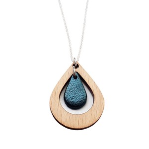 Collier en bois amande bleu pétrole