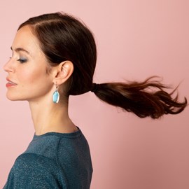 Boucle d'oreille mini-pétale pétrole