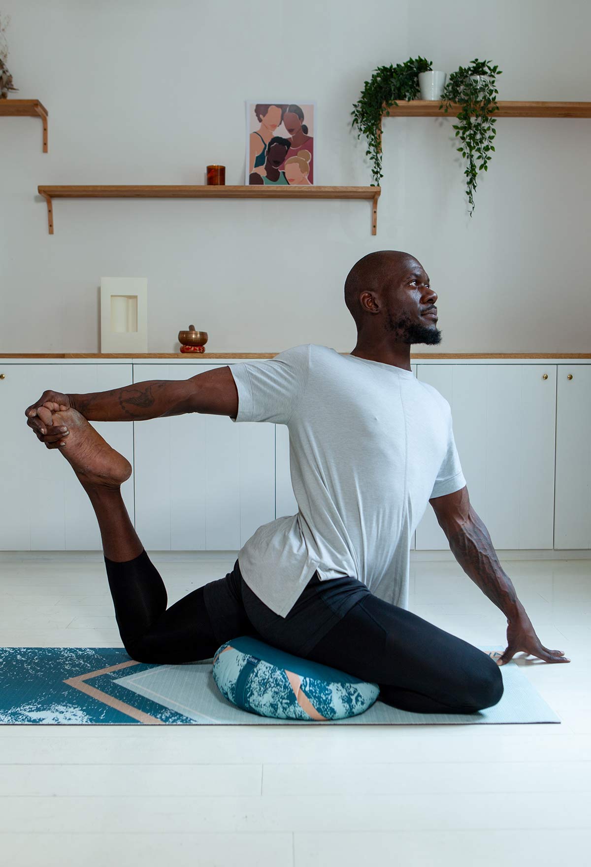 Coussin de méditation de yoga en forme de demi-lune avec