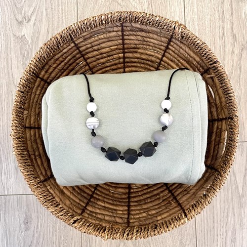 Love and Carry - Collier allaitement monochrome